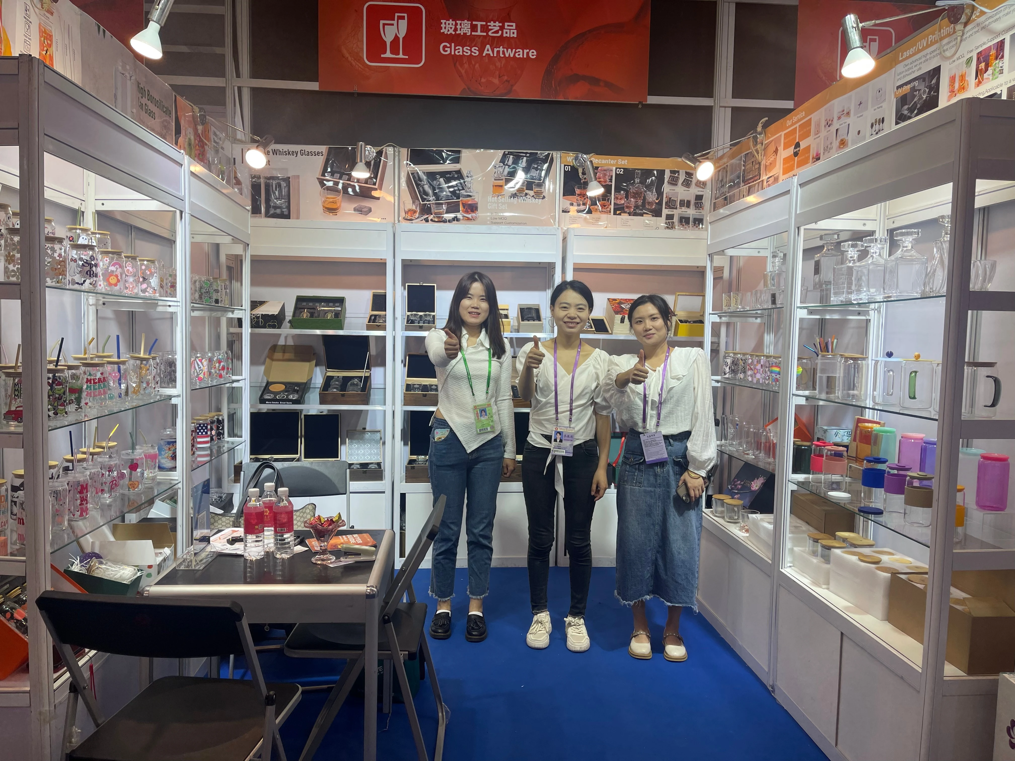 Jingyue Glass exhibition booth with buyers - Commercial Grade Lead-Free Glassware Wholesale Factory