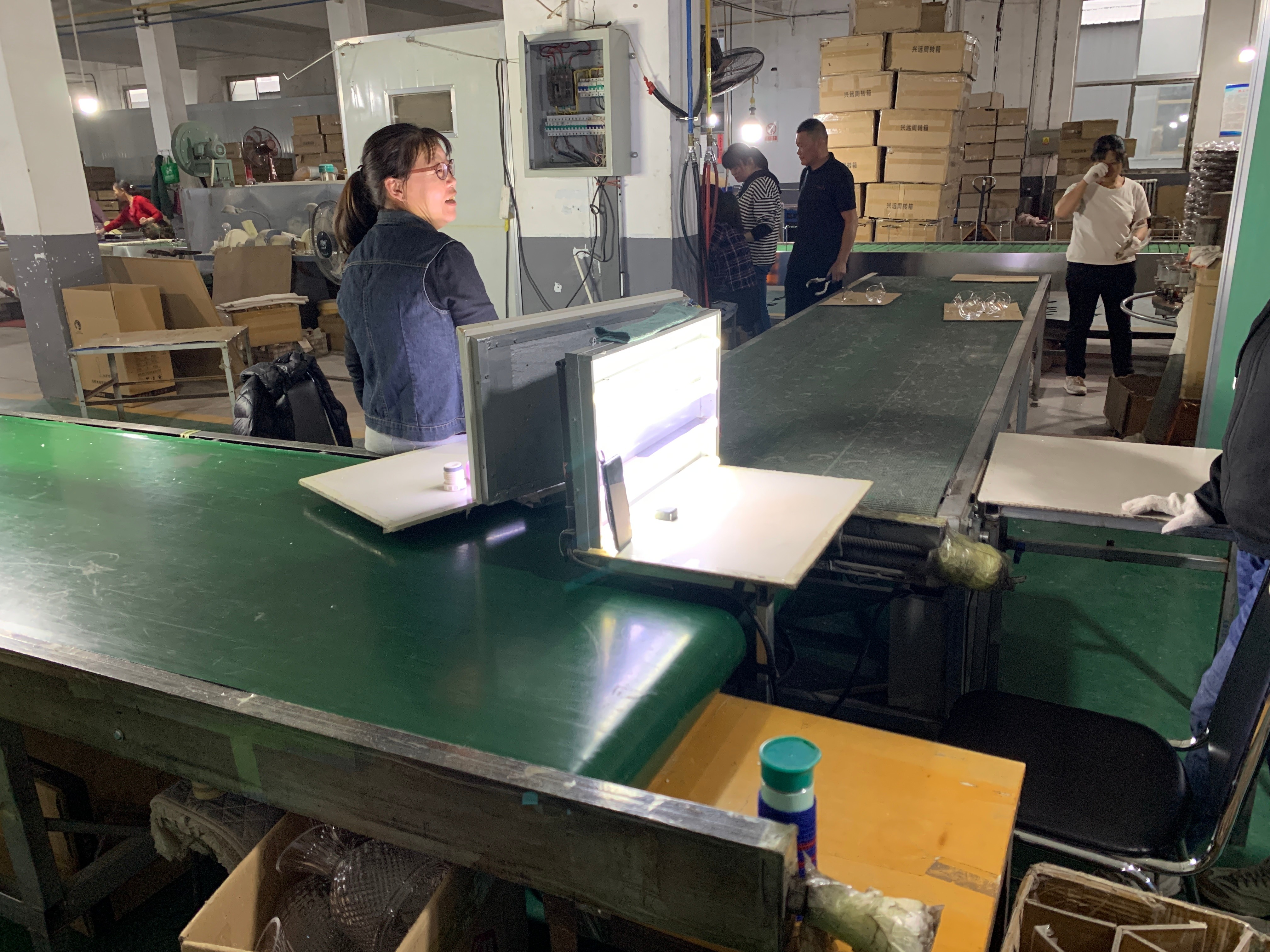 QC light table inspection line and quality control team